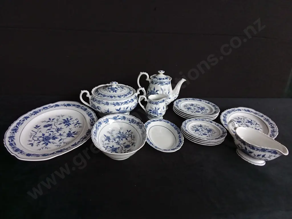 LARGE VINTAGE BLUE CHATHAM FINE CHINA DINING SET 3 PHOTOS Image 1++