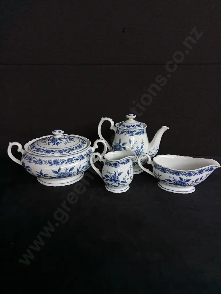 LARGE VINTAGE BLUE CHATHAM FINE CHINA DINING SET 3 PHOTOS Image 1++
