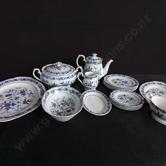 LARGE VINTAGE BLUE CHATHAM FINE CHINA DINING SET 3 PHOTOS