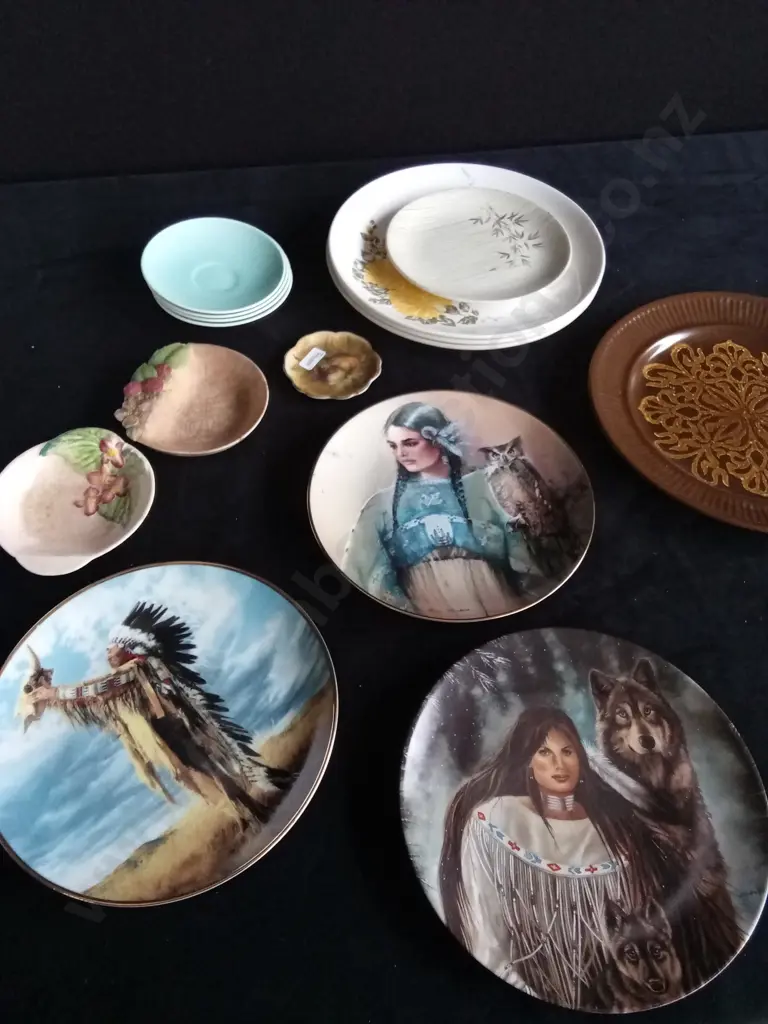 15 PIECE ASSORTMENT OF PLATES  SAUCERS AND DISHES Image 1++