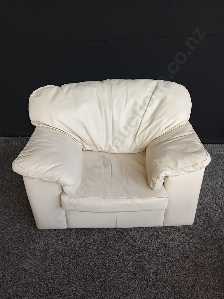 3 PIECE BEIGE COUCH SET (MEASUREMENTS IN DESCRIPTION) Image 1++