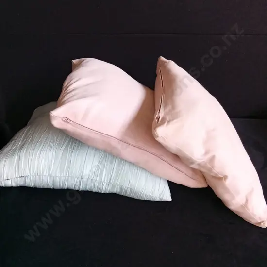 MIX OF THREE THROW PILLOWS