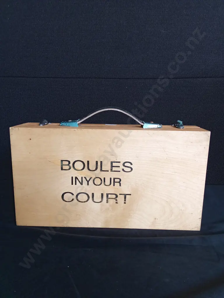 BOULES IN YOUR COURT SET Image 1++