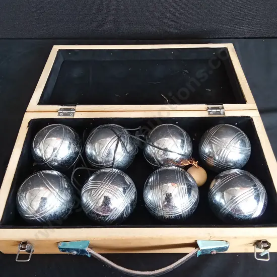 BOULES IN YOUR COURT SET
