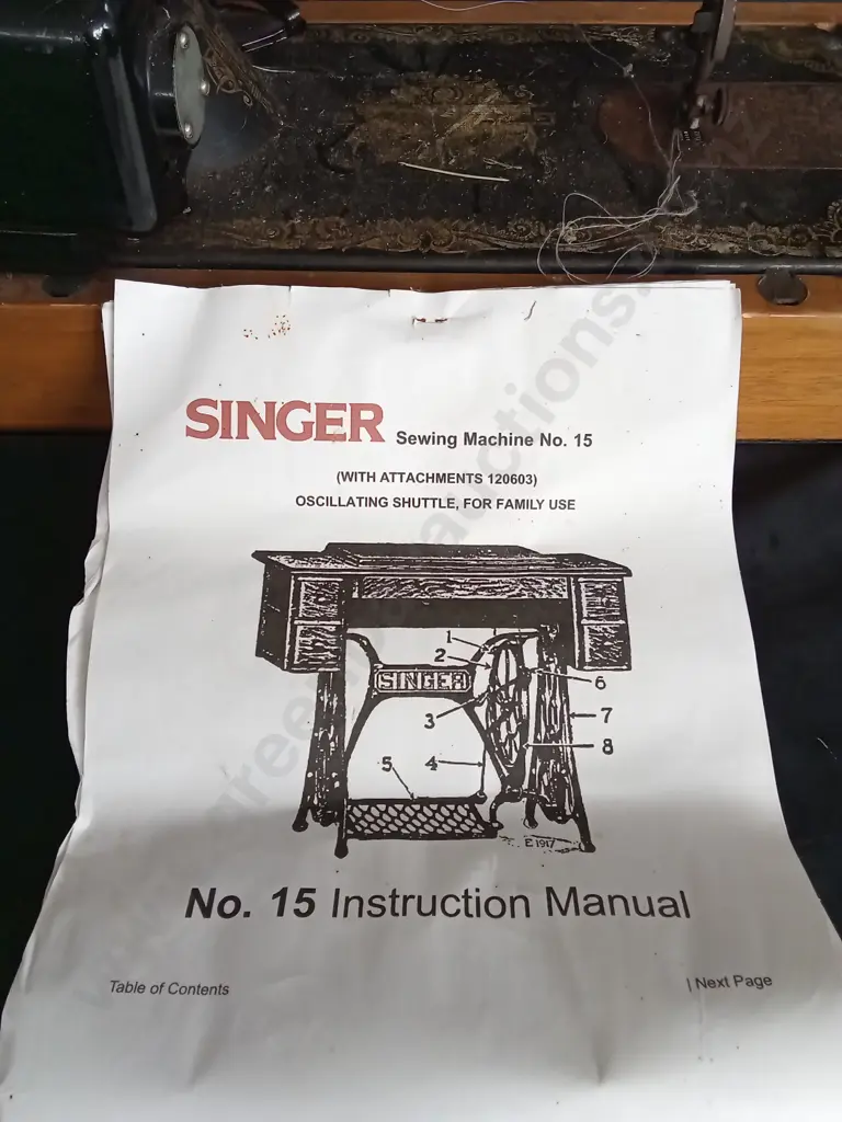 VINTAGE SINGER SEWING MACHINE NO. 15 Image 1++