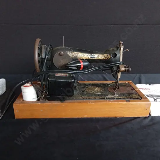 VINTAGE SINGER SEWING MACHINE NO. 15