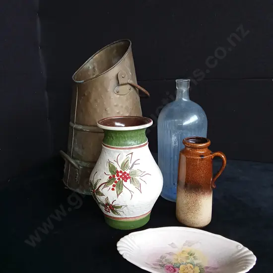 MIX OF VASES AND PLATE