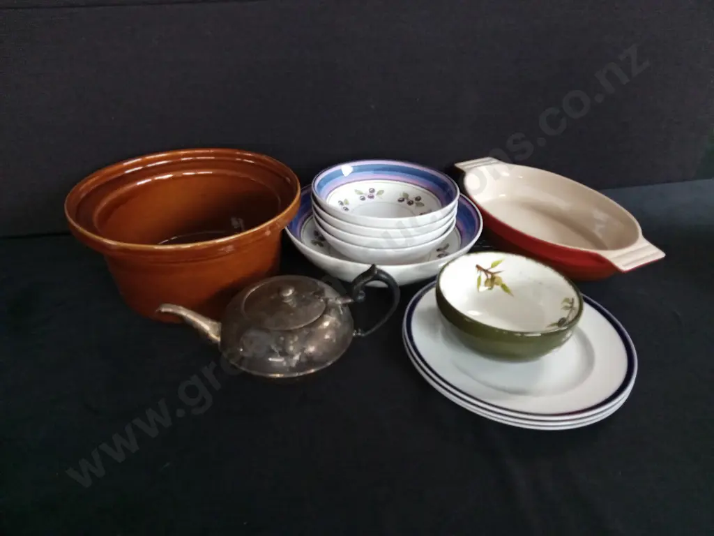 ASSORTED KITCHEN ITEMS Image 1++