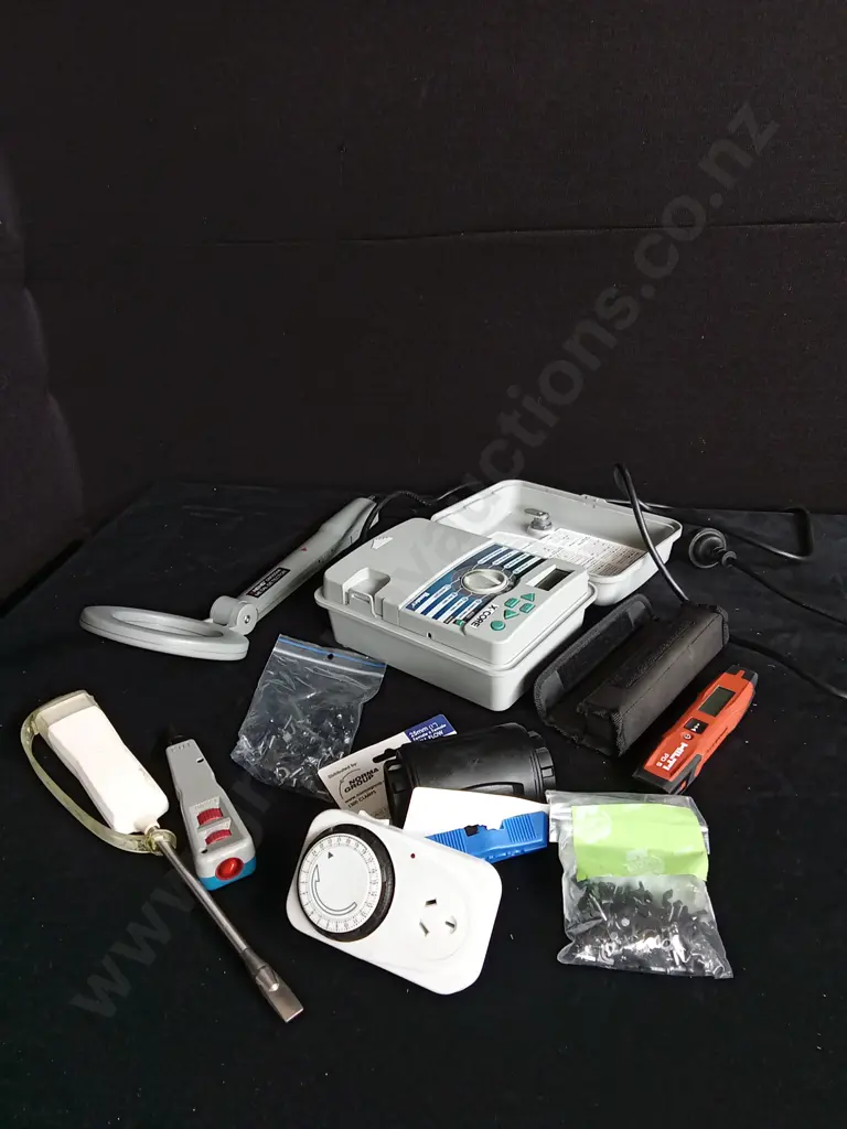MISCELLANEOUS ITEMS INCLUDING HILTI PD5 LASER MEASURE, VITO COOKING OIL TESTER AND HAND HELD METAL DETECTOR Image 1++