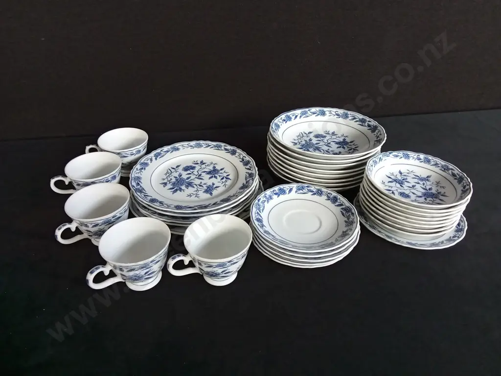 BLUE CHATHAM FINE CHINA TEA SET Image 1++