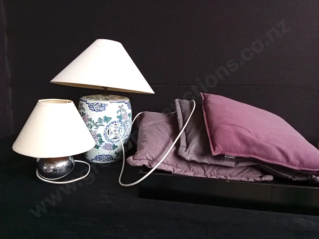 2 TABLE LAMPS 3 PURPLE CUSHIONS AND A BLACK TRAY Image 1++