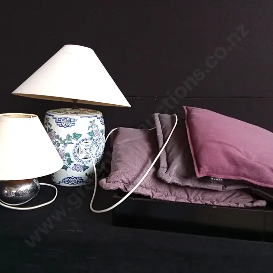 2 TABLE LAMPS 3 PURPLE CUSHIONS AND A BLACK TRAY