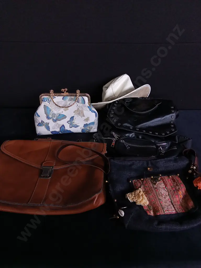 5 HANDBAGS AND A HAT Image 1++