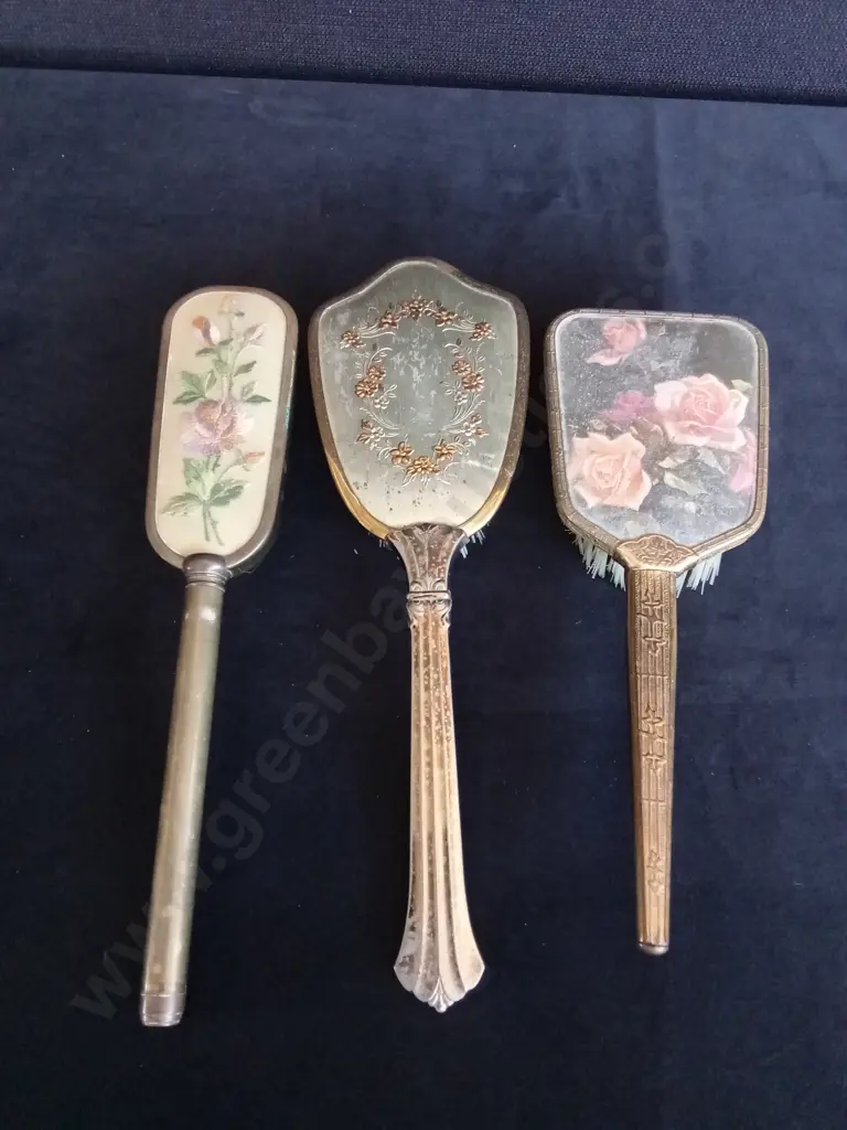 3 VINTAGE HAIR BRUSHES Image 1++