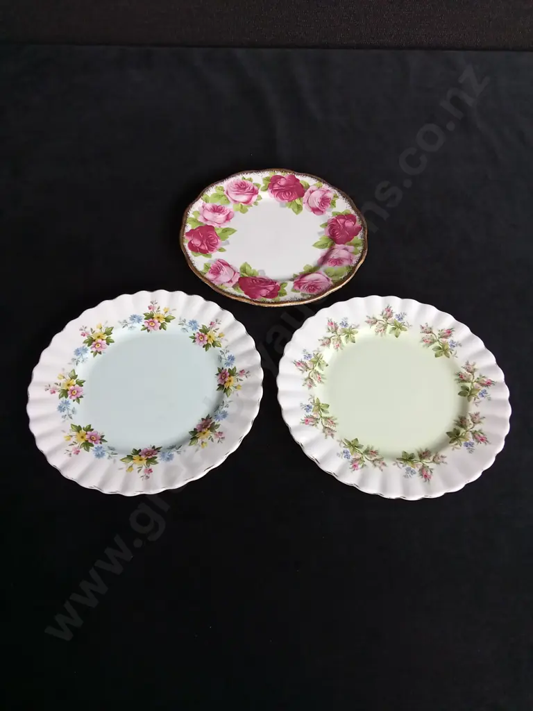 3 ROYAL ALBERT SAUCERS WITH ASSORTED KITCHENWARE Image 1++