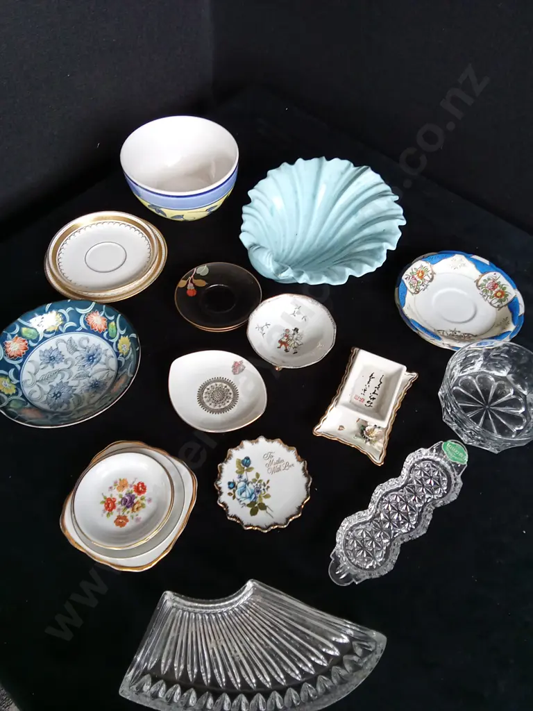 ASSORTMENT OF PLATES AND BOWLS Image 1++