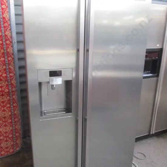 Fridge Freezer (Freezer Needs Regas)