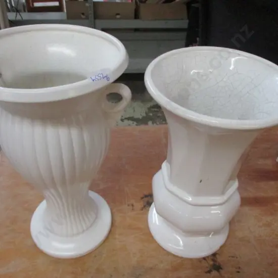 2 Vases