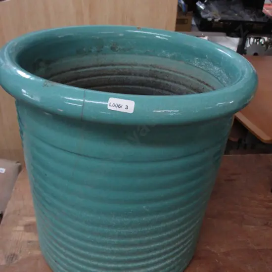 Morris and James  Pot (hairline crack)