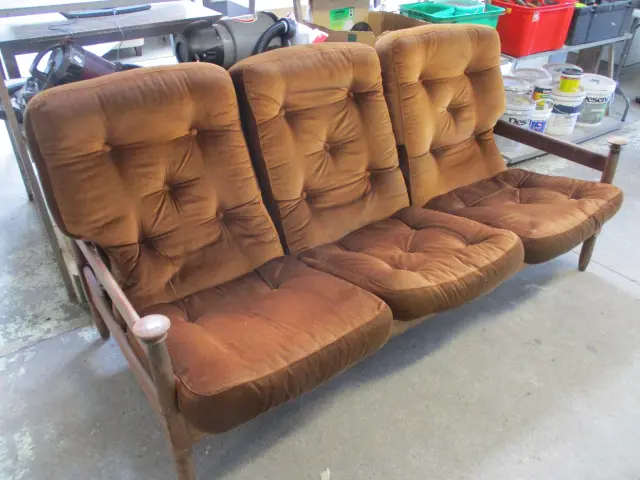 Retro Sofa Image 1++