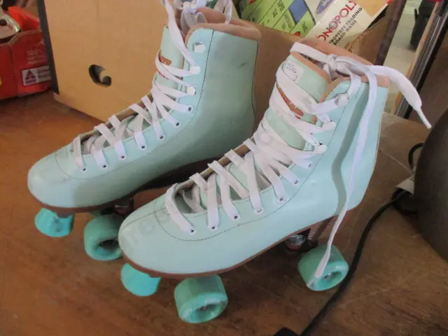Skates Image 1++