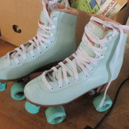 Skates