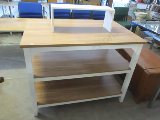 3 Tier Table Image 1++