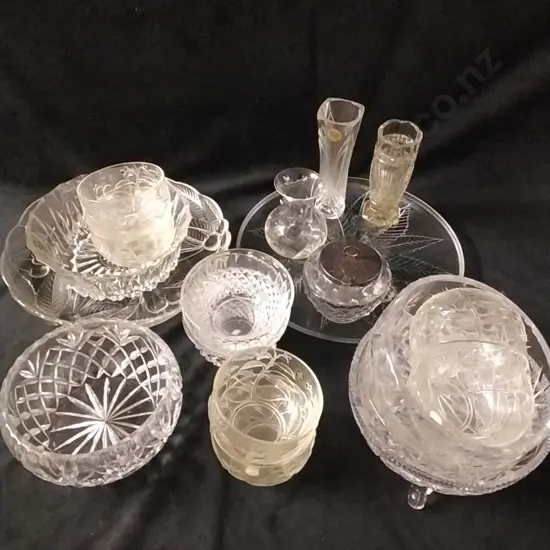 ASSORTED GLASS KITCHENWARE AND VASES