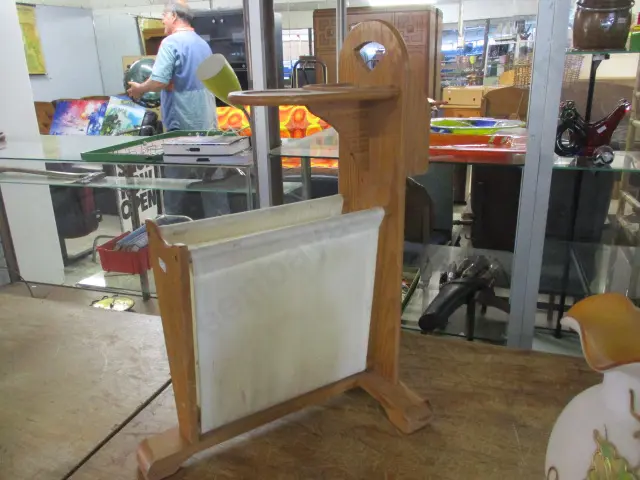 Knitting Table Image 1++