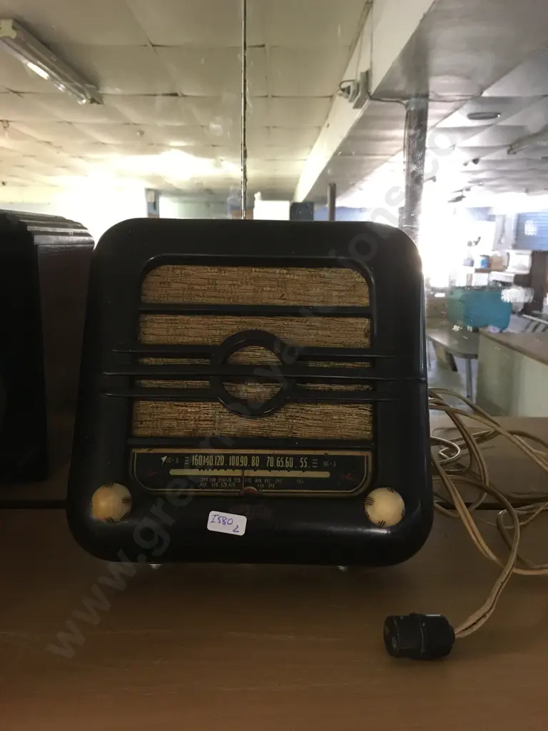 VINTAGE BAKELITE RADIO UNTESTED Image 1++