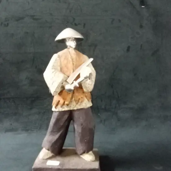 SAMURAI WARRIOR STATUE WITH SWORD  (sword broken)