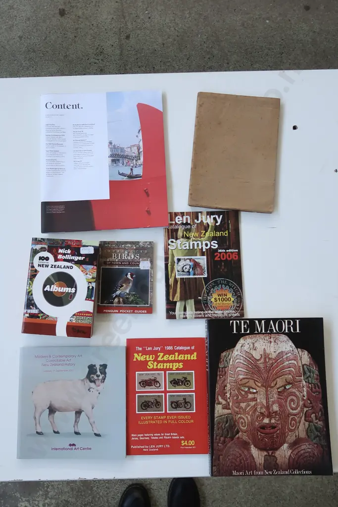 ASSORTED COLLECTION OF NZ BOOKS Image 1++