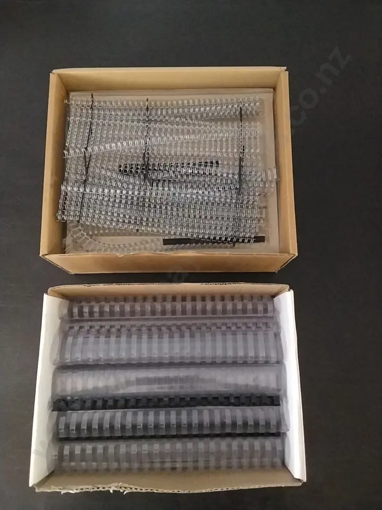 BINDING - PLASTIC AND WIRE LOOP BINDING - NEW Image 1++