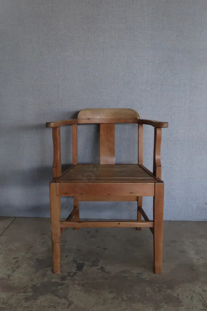 WOODEN CHAIR Image 1++