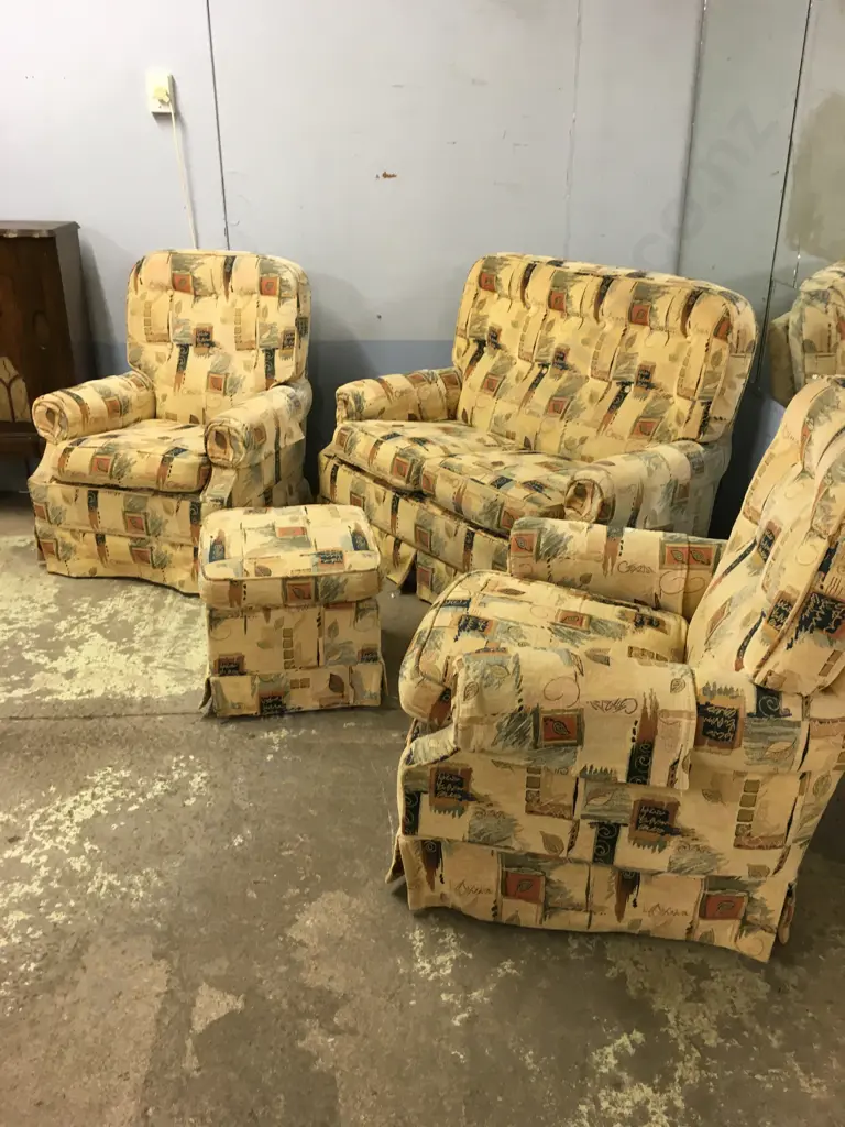 4 PIECE LOUNGE SUITE Image 1++