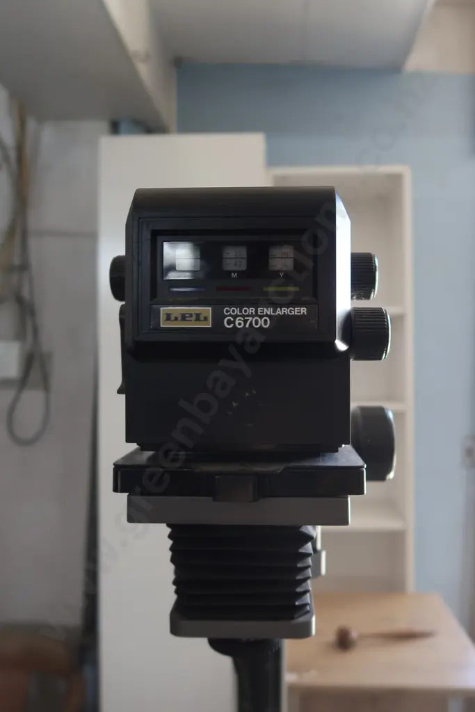 DARK ROOM PHOTOGRAPHIC EQUIPMENT INCUDING LPL COLOUR ENLARGER AND BOX OF ACCESSORIES Image 1++