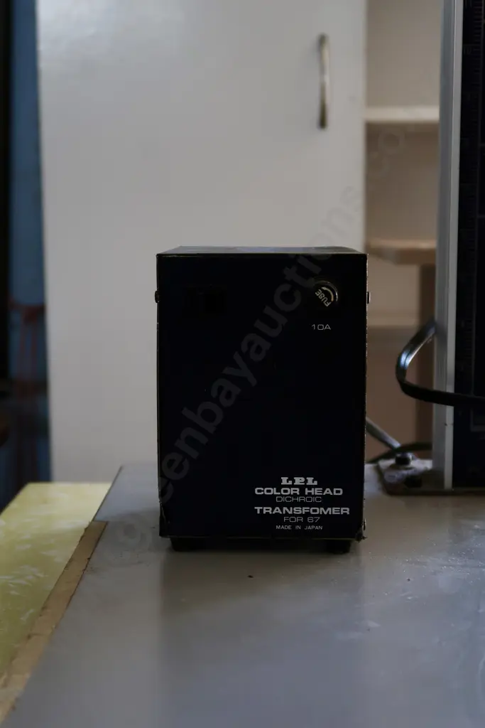 DARK ROOM PHOTOGRAPHIC EQUIPMENT INCUDING LPL COLOUR ENLARGER AND BOX OF ACCESSORIES Image 1++