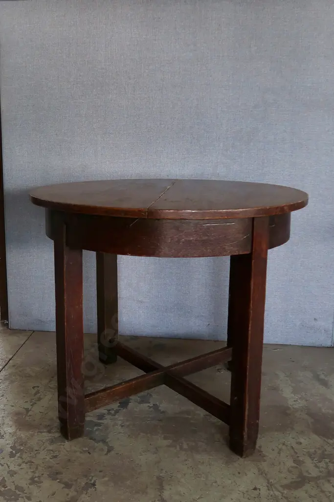 WOODEN ROUND EXTENDABLE TABLE (centre panel hard to pull out) Image 1++