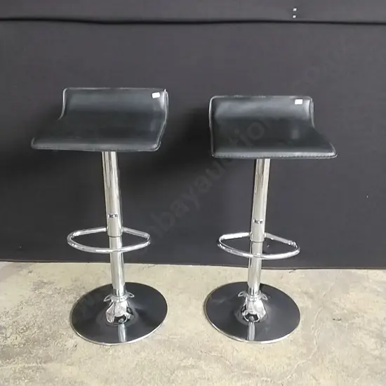 BLACK ADJUSTABLE BAR STOOLS