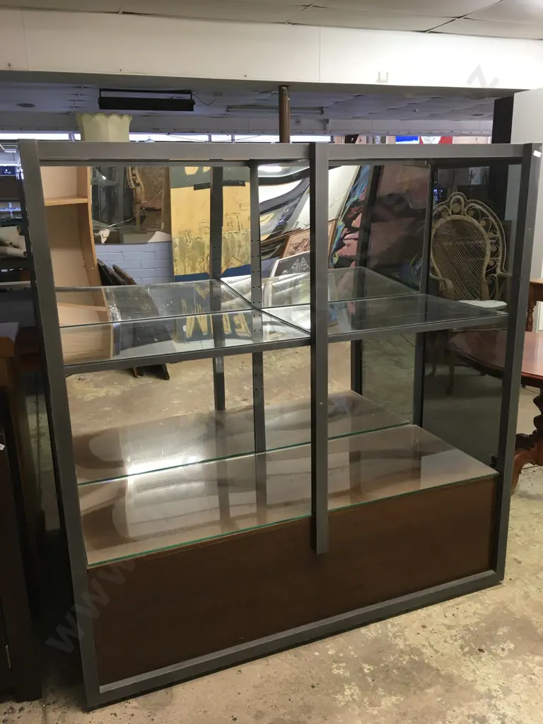 GLASS AND METAL DISPLAY CABINET Image 1++