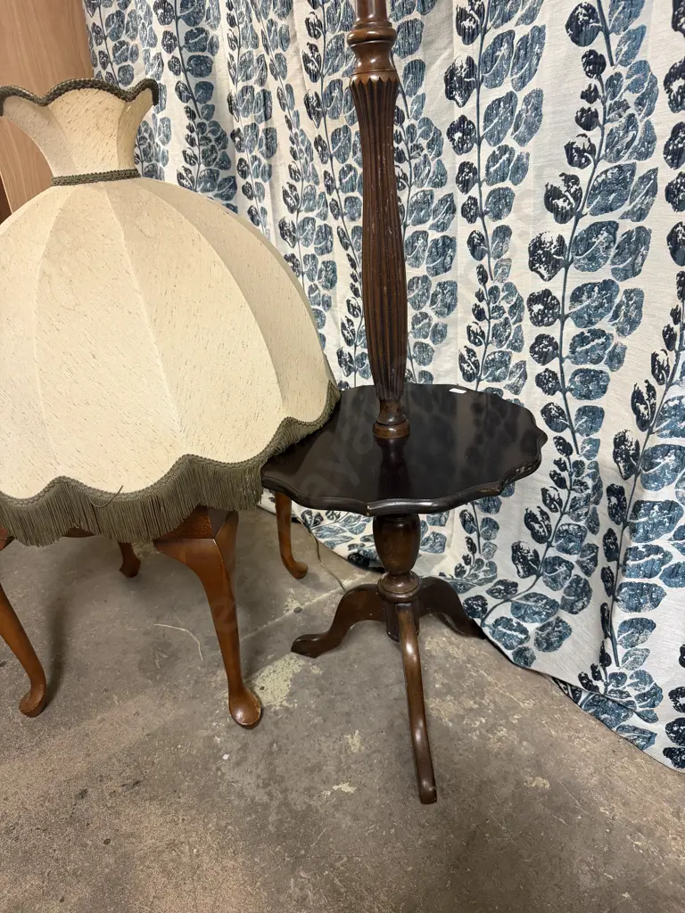 VINTAGE LAMP, TRADITIONAL SCALLOPED EDGE TASSLED FRINGE, BUILT-IN TABLE ON TRIPOD BASE AND EXTRA SHADE Image 1++