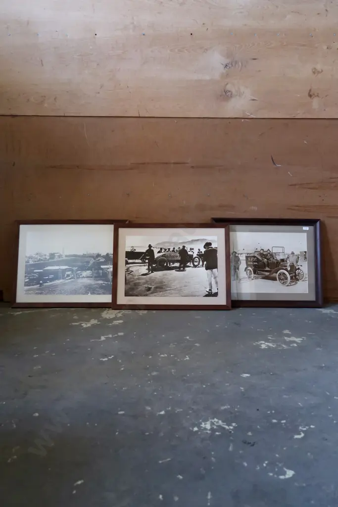 COLLECTION OF PAINTINGS Image 1++