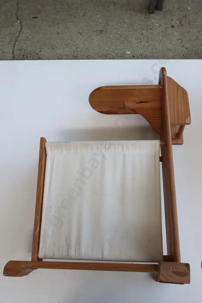 COLLECTION OF ASSORTED ITEMS AND VINTAGE MAGAZINE RACK Image 1++