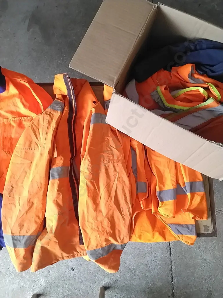 ASSORTED HI VIS CLOTHING Image 1++