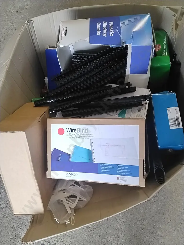 BOX OF ASSORTED STATIONERY Image 1++