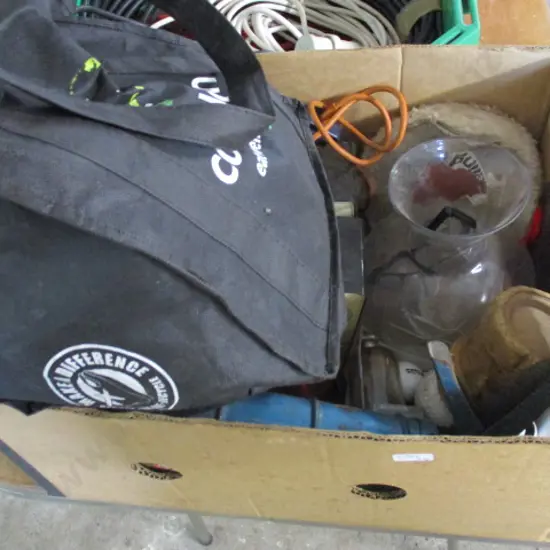 LARGE BOX INCLUDING LIGHTS RADIO AND BUFFING PAD