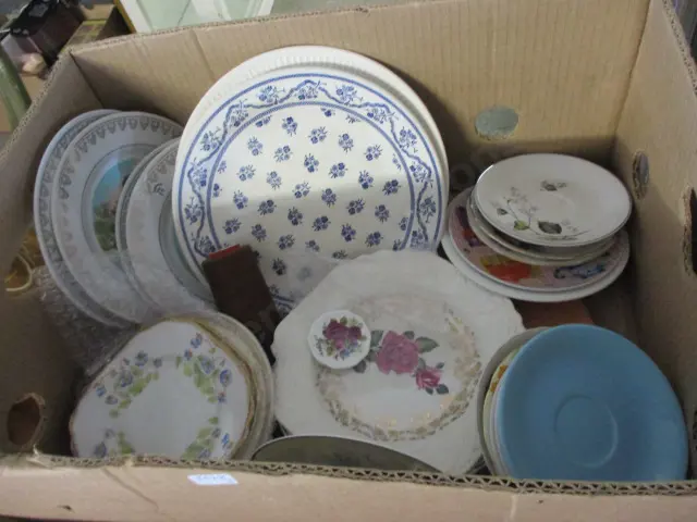 ASSORTED BOX OF CROCKERY Image 1++