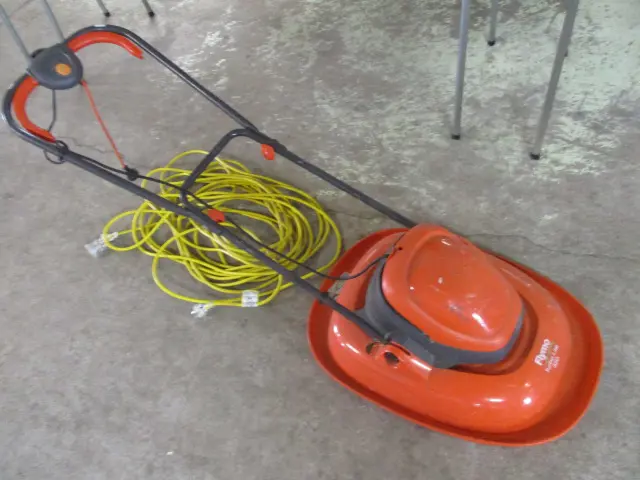 FLYMO ELECTRIC HOVER MOWER - TESTED WORKING PLUS EXTENSION CORD Image 1++