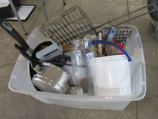 BOX OF KITCHEN UTENSILS PAN ETC Image 1++