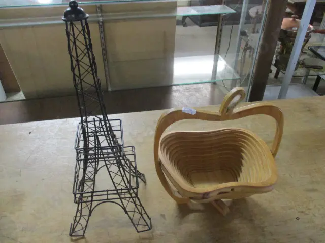 Eifel and Basket Image 1++